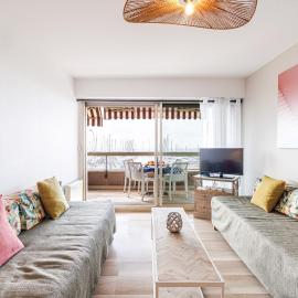 EP2A2 - Beautiful 1BDR with sea view - Swimming pool - AC - Parking, hotel em Menton