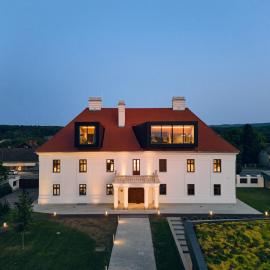 Heritage Hotel Kurija Mihalović、Feričanciのホテル