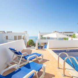 Baleias Guesthouse - 3 Bedroom Townhouse with private pool & sea view