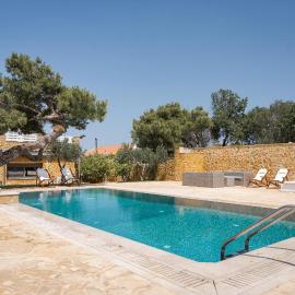 Viesnīca Aeolia Villa Athenian Riviera pilsētā Anavisosa