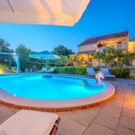 Villa Luka, hotel en Polača