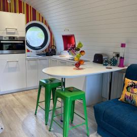 Let's Glamp Retro - Beatles, Hotel in Capel-Cynon
