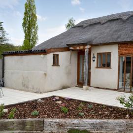 The Cowshed، فندق في Blofield