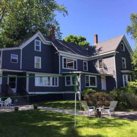 Back Cove - Large Sunny 2 Bedroom Condo, hotel v destinácii Portland