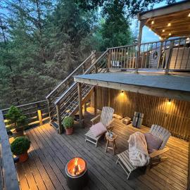 The Pines Treehouse at Treetops Hideouts โรงแรมในริชมอนด์