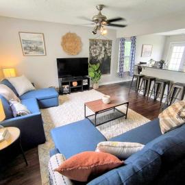 The Columbia Crash Pad Near Bases, USC, Shops