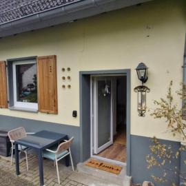 Ferienwohnung Sonnenhof - Remscheid - Garten - Parken - Küche - Nähe Vaillant, Sana-Klinikum, Schloss Burg!