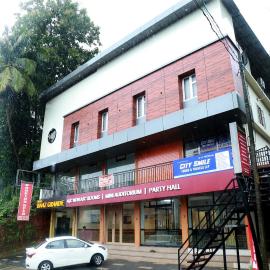 Haaz Grande Kunnamangalam, hotel a Kunnamangalam