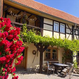 Fachwerkhaus mit rustikalem Weinkeller und Garten, ganze Unterkunft, gute Lage