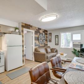 Cozy Roseburg Home w/ Deck + Gas Grill!