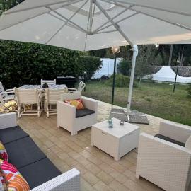 Villetta Tina-Giardino Privato 300 mq - Residence con Portierato-Tra Mare e Pineta, hotel u gradu Siponto