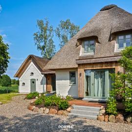 Ferienhaus ReetCottage 24 Dörphof, khách sạn ở Dörphof