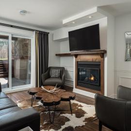 Luxury ski-in ski-out condo in St-Sauveur 2 bedrooms, hotel v destinaci Saint-Sauveur-des-Monts