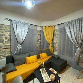 Little square house, Hotel in Argalasti