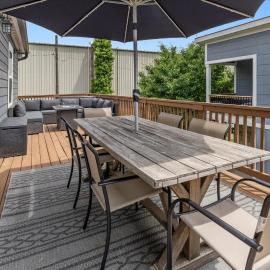 Beautiful Home with Huge Patio and Garage, hotel a Indianapolis