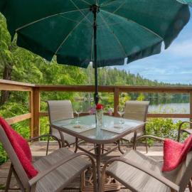 The Lakeside Cottage by EMR Vacation Rentals, hotell i Egmont