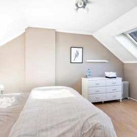 Apartment with balcony and free parking