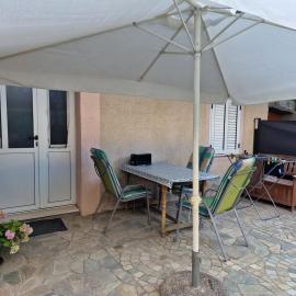 Apartments Mali Raj, hotel u gradu Vranjic