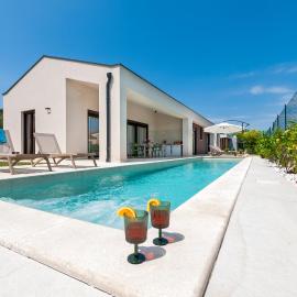 Echo villa, Istra, pool/jacuzzi, BBQ, pet friendly, hotel di Šegotići