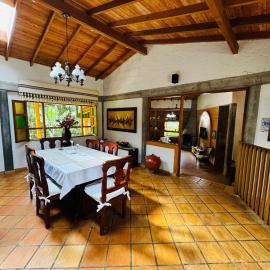 Magical farmhouse near Arví Park, hotel a Mazo