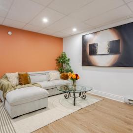 Chic DT MTL Condo with Rooftop, BBQ, hotell i Montréal