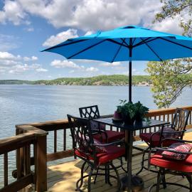 House on the WATER Lake of the Ozarks MO BIG DECK Swim Dock, hotel en Sunrise Beach