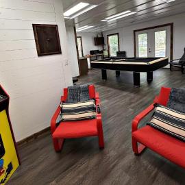 Casino Close Hot Tub-Firepit-BBQ 2-acres Sleeps 6