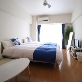 ロイヤルハイツ春日, Hotel in Kasuga