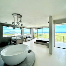 Luxury Villa with Ocean Views ! Minimum booking 1 week, hotel in Cascavelle