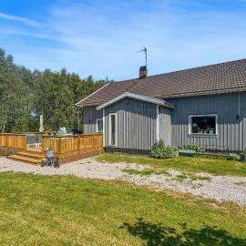Nice Home In Strömstad With Wifi