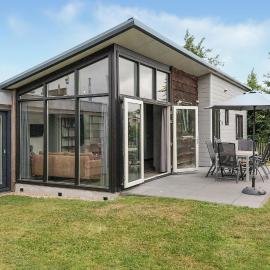 Nice Home In Sint-Annaland With Sauna, hotel in Sint Annaland