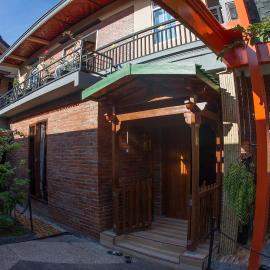 Crown Guest House, хотел в Ambarawa
