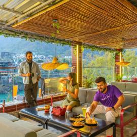 The Hosteller Rishikesh, Ganges, hotel in Rishīkesh