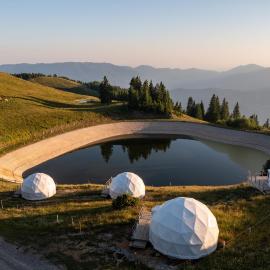 Stargazing Glamping Domes Golte, hotel u gradu 'Mozirje'