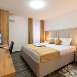 Casa Garibaldi - Rooms with private bathrooms, готель у місті Petrovija