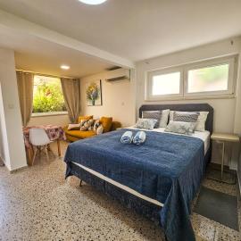 Vita Studio House with Garden and Parking - Renovated 2025, hotel in Fažana