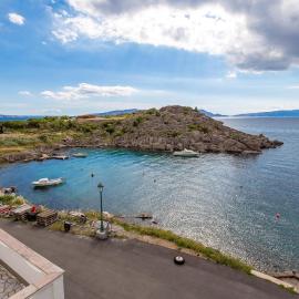 2 Bedroom Beach Front Apartment In Sveti Juraj