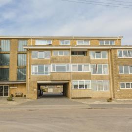 Beachcombers, 13 Chesil House, hotel in Bridport