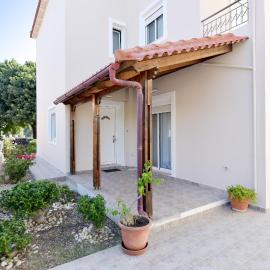 Seraina House, hotel u gradu Pastida