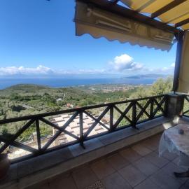 Stone vila with view - Pelion - Volos, khách sạn ở Áyios Vlásios