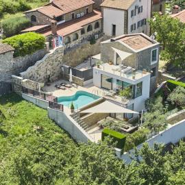 Residence Monte near Umag for 10 people with heated infinity pool, spa & play room