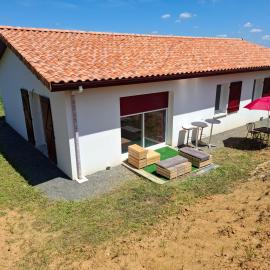 Maison de vacances avec jardin au Pays-Basque 88 m2, hotel em Guiche