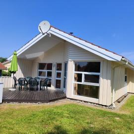 6 Personen kinderfreundliches Ferienhaus mit Sauna, Whirlpool und Kaminofen in Otterndorf, hotel a Otterndorf