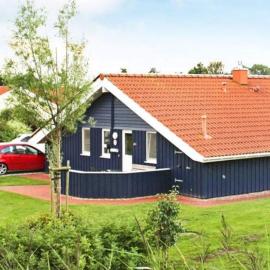 6 Personen Ferienhaus in direkter Seelage mit Bootsteg und Kanu sowie Sauna, Whirlpool und Kaminofen in Otterndorf, hotel in Otterndorf