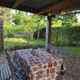 Petite maison proche Marais Poitevin, Puy dufou: La Ronde şehrinde bir otel