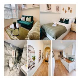Luxury Private Room with Shared Bathroom and with its own Kitchenette in Halesowen R2