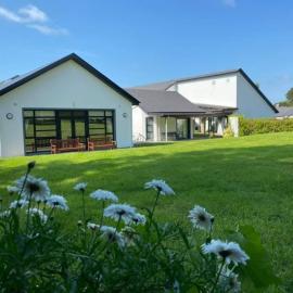Father Peyton Centre, Ballina, хотел 