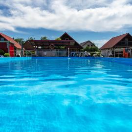 Janosikówka Restauracja Pokoje Domki, hotell i Kąty Rybackie
