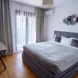 Modern One-Bedroom Apartment - 5 min to Porto Montenegro