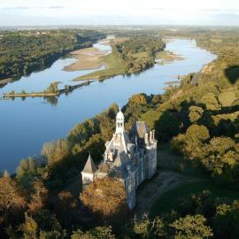 château de La Colinière - vue sur parc، فندق في Champtoceaux